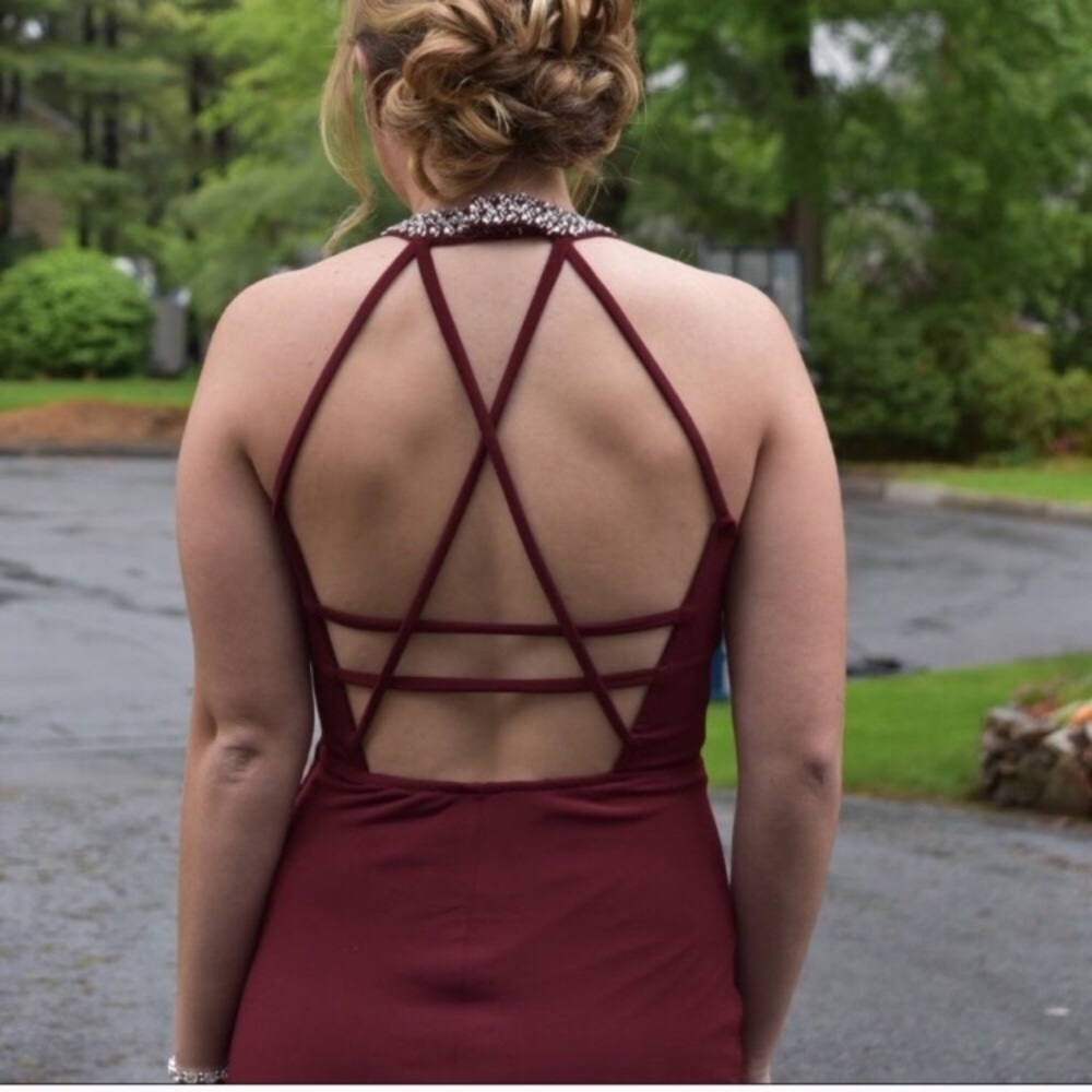 RED PROM DRESS - Picture 2 of 2